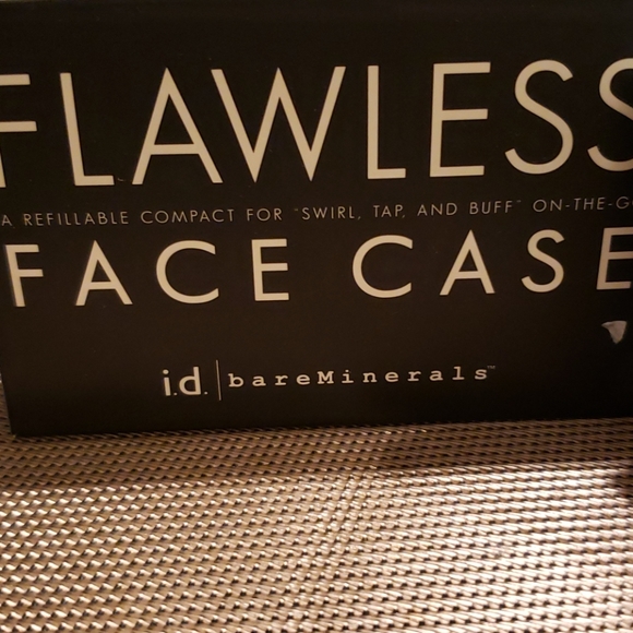 Bare Minerals Flawless Face Case - Picture 3 of 4